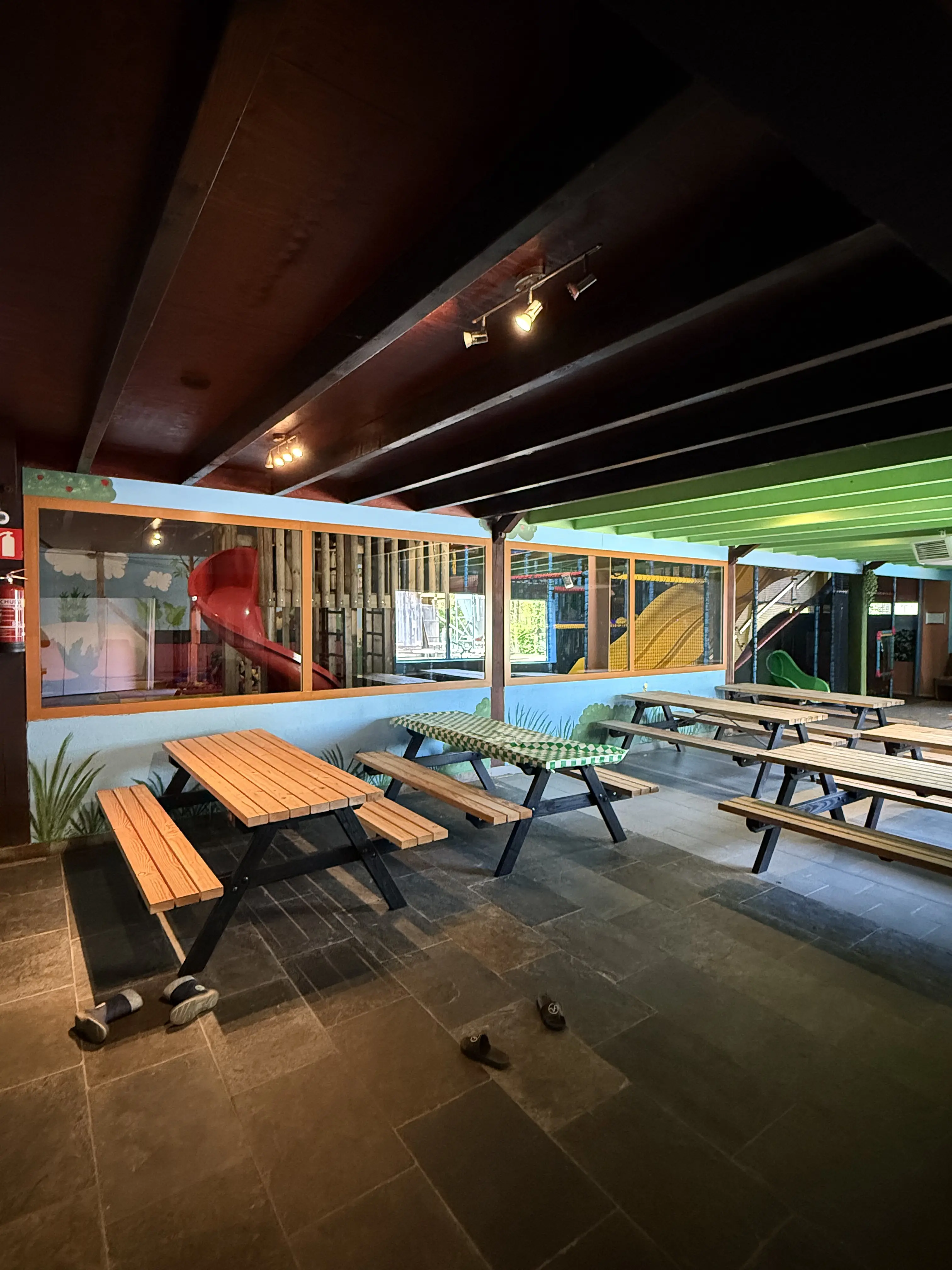 Camping De Rammelbeek — binnen speeltuin