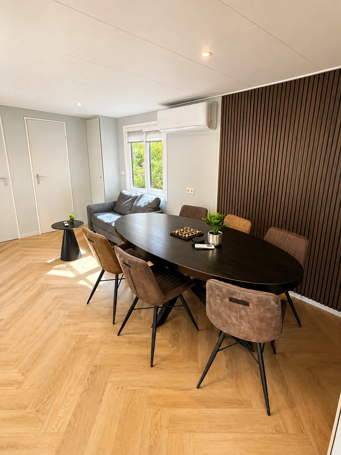 Woonkamer met uitzicht op terras
